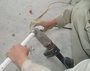 碾子山漏水维修电话